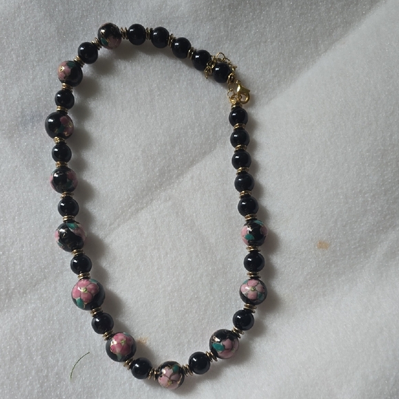 Jewelry - Elegant Black and Pink Floral Beaded Necklace
